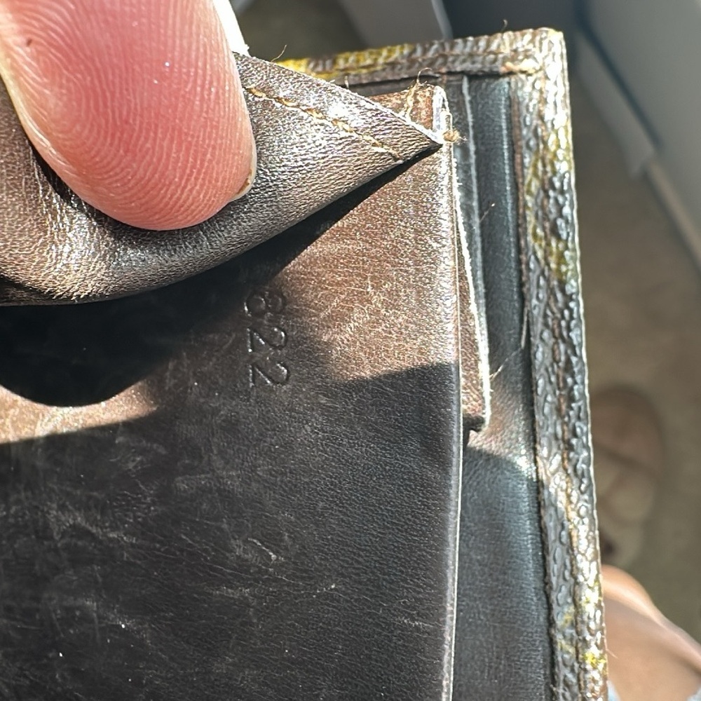 Louis Vuitton Monogram Compact Wallet - Authentic - Picture 4 of 16